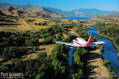 Cherokee on Short Final to Runway 17